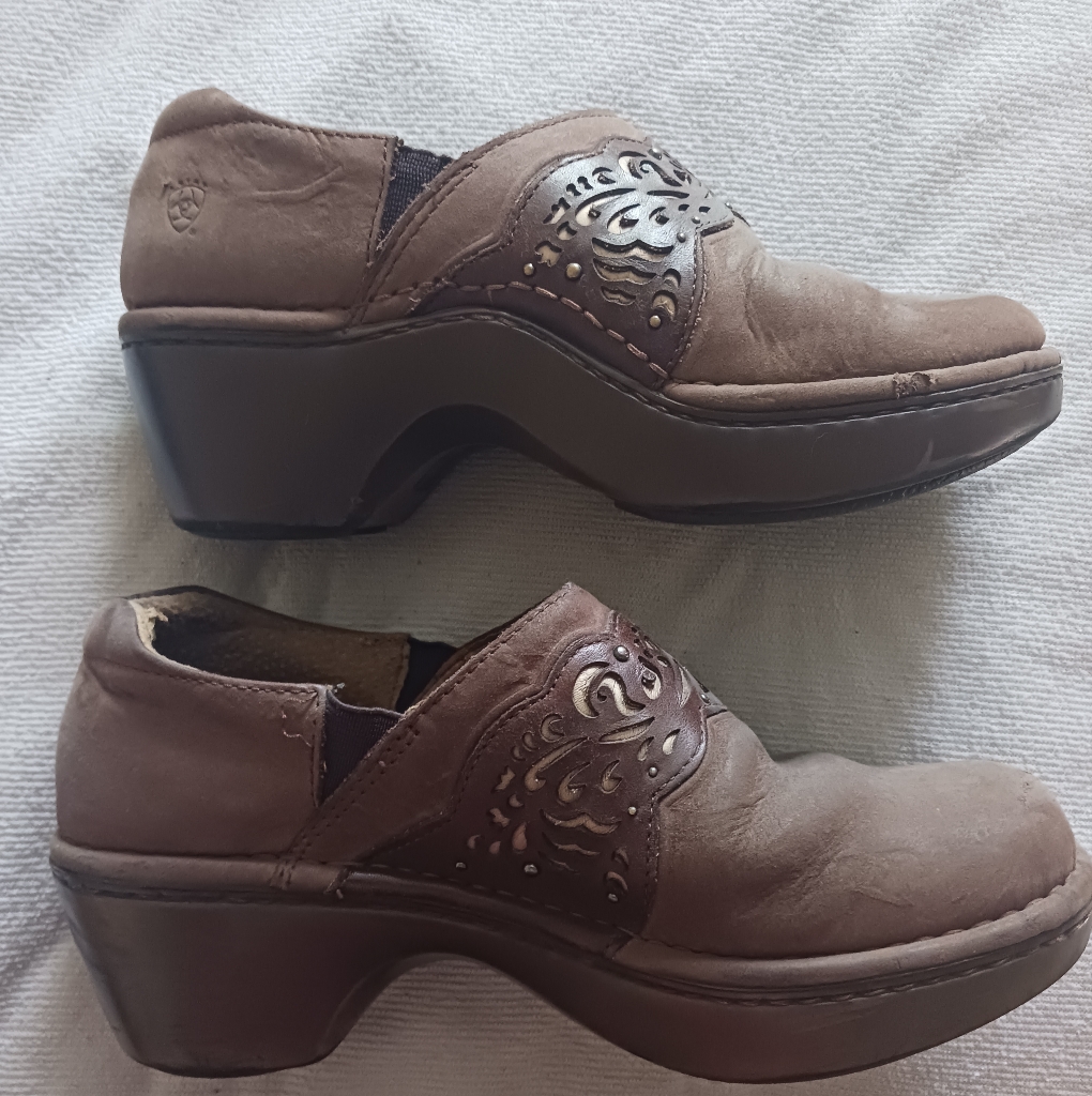 Ariat Clogs 7.5b